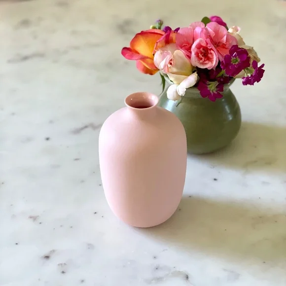 Signed Bo Jia Middle Kingdom Pale Pink Bisque Bud Vase - Picture 9 of 11